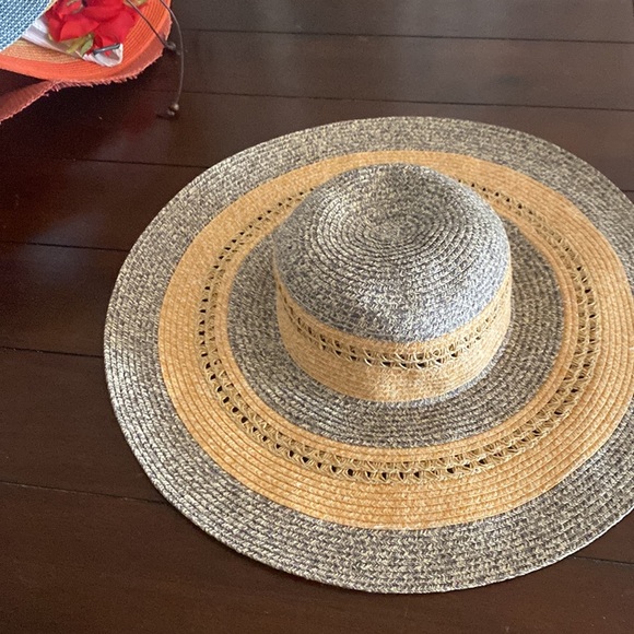 Beautiful grey and yellow straw hat - Picture 5 of 8